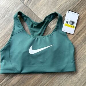 Nike Women's green Sports Bra size S
